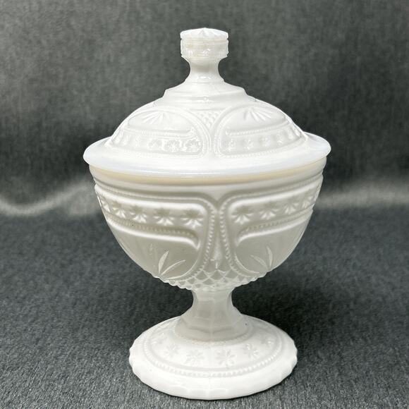 Vintage Milk Glass Candy Dish Covered Pedestal Pressed Glass Starburst SEE VIDEO - Picture 2 of 10